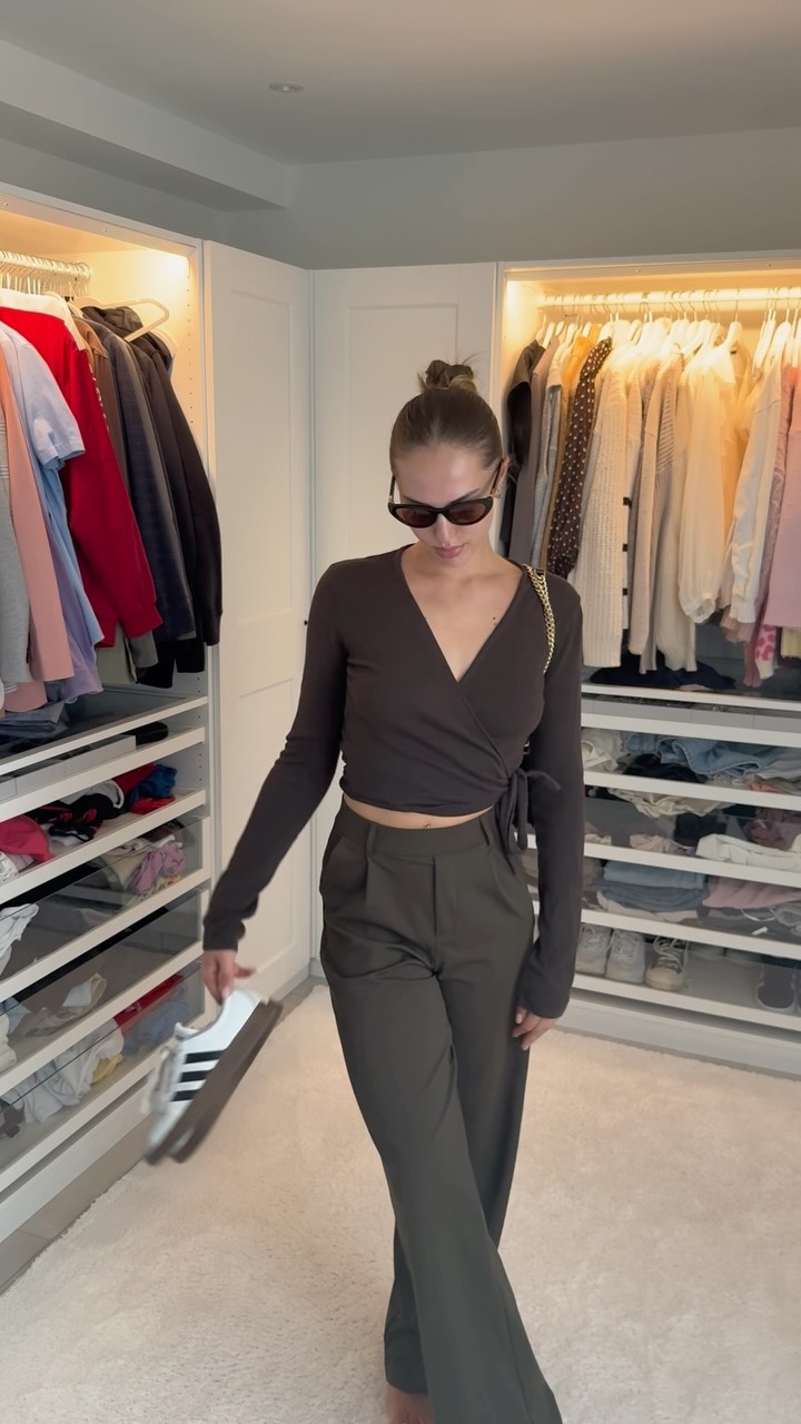 Halara Deutschland Facebook ad: Anzeige | Welches Outfit findest du am besten?