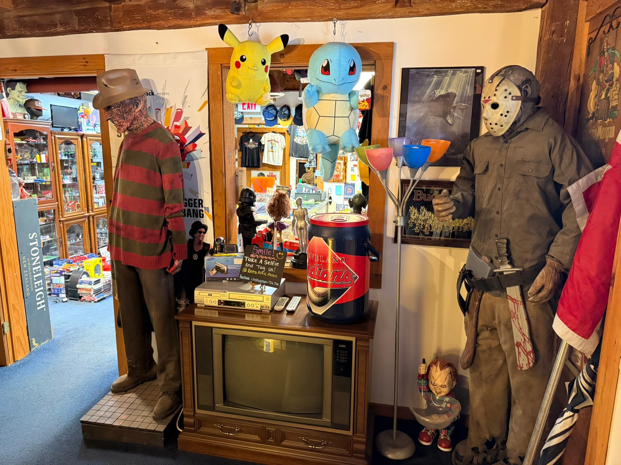 Retro Attic Akron Facebook ad: **Please share!**
