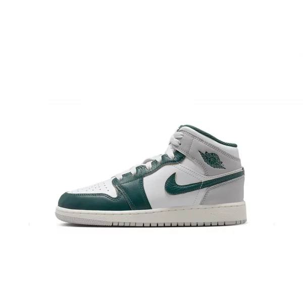 Warsaw Sneaker Store Facebook ad: Limitowane kolekcje sneakersów i ponadczasowe klasyki!