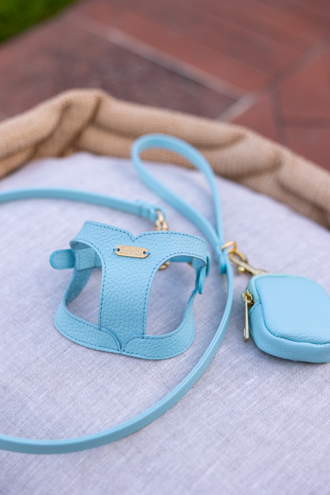 Ciucupet Facebook ad: Exclusive leather dog accessories, made in Italy