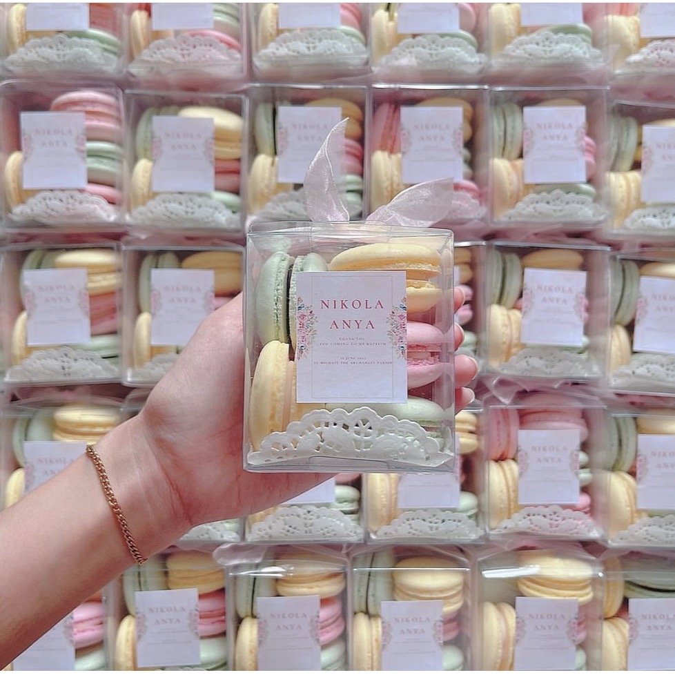 Curated Macarons Facebook ad: Chat with us