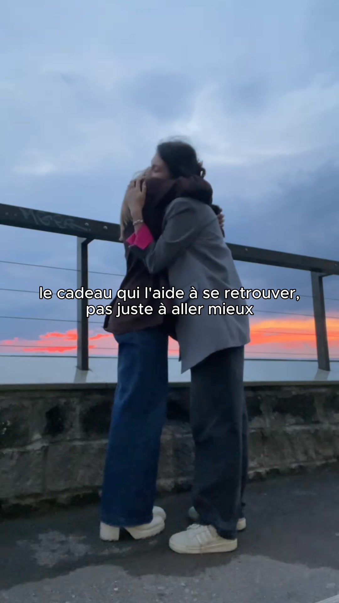 Unik Journal Facebook ad: Elle traverse l'enfer, et toi?