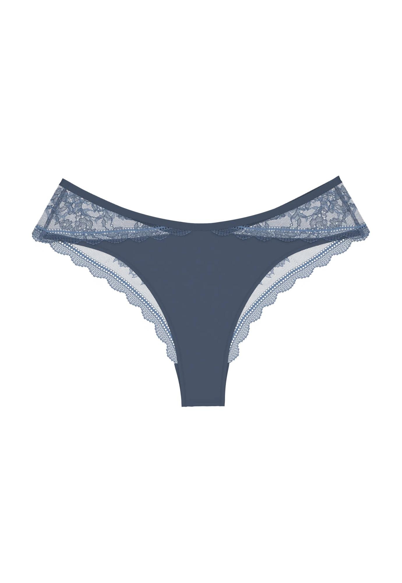 Zalando Brands Facebook ad: Triumph - Die Runway Show