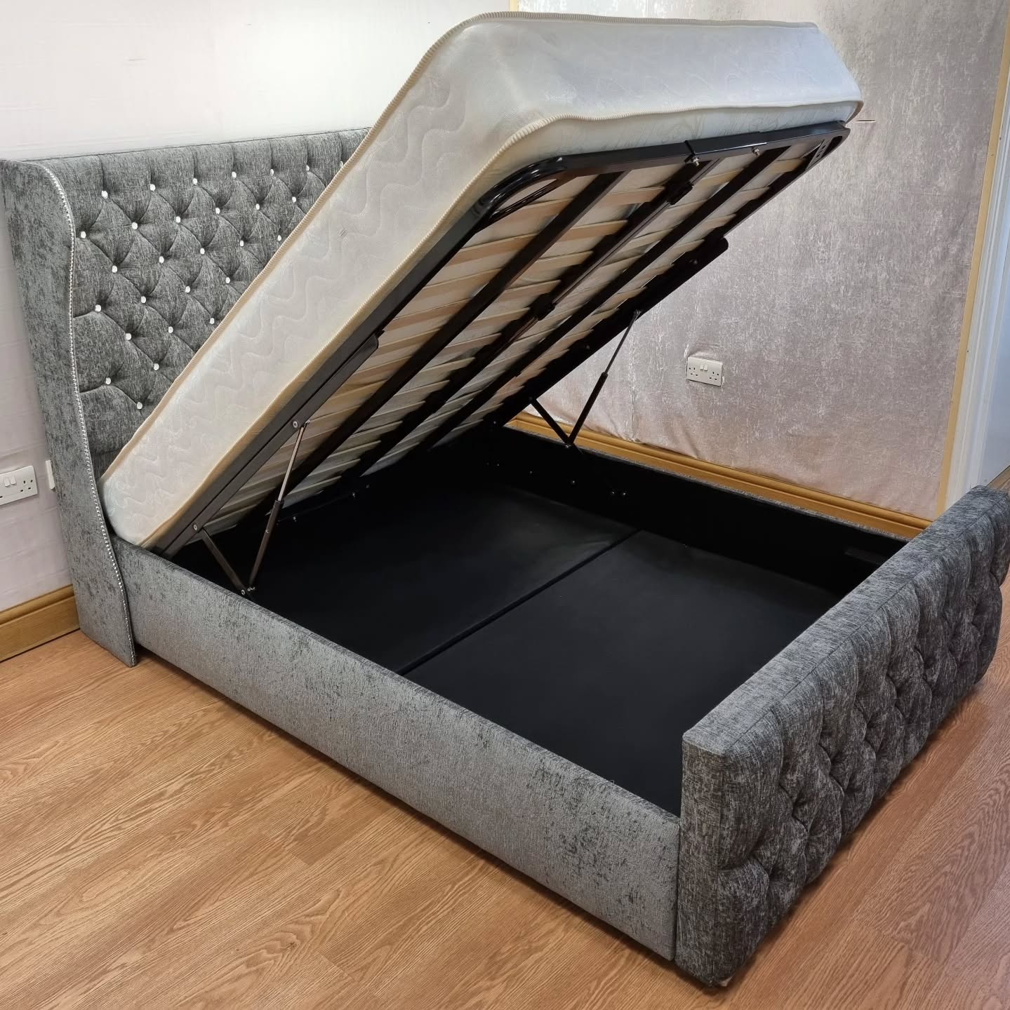 Pay Weekly Beds UK Facebook ad