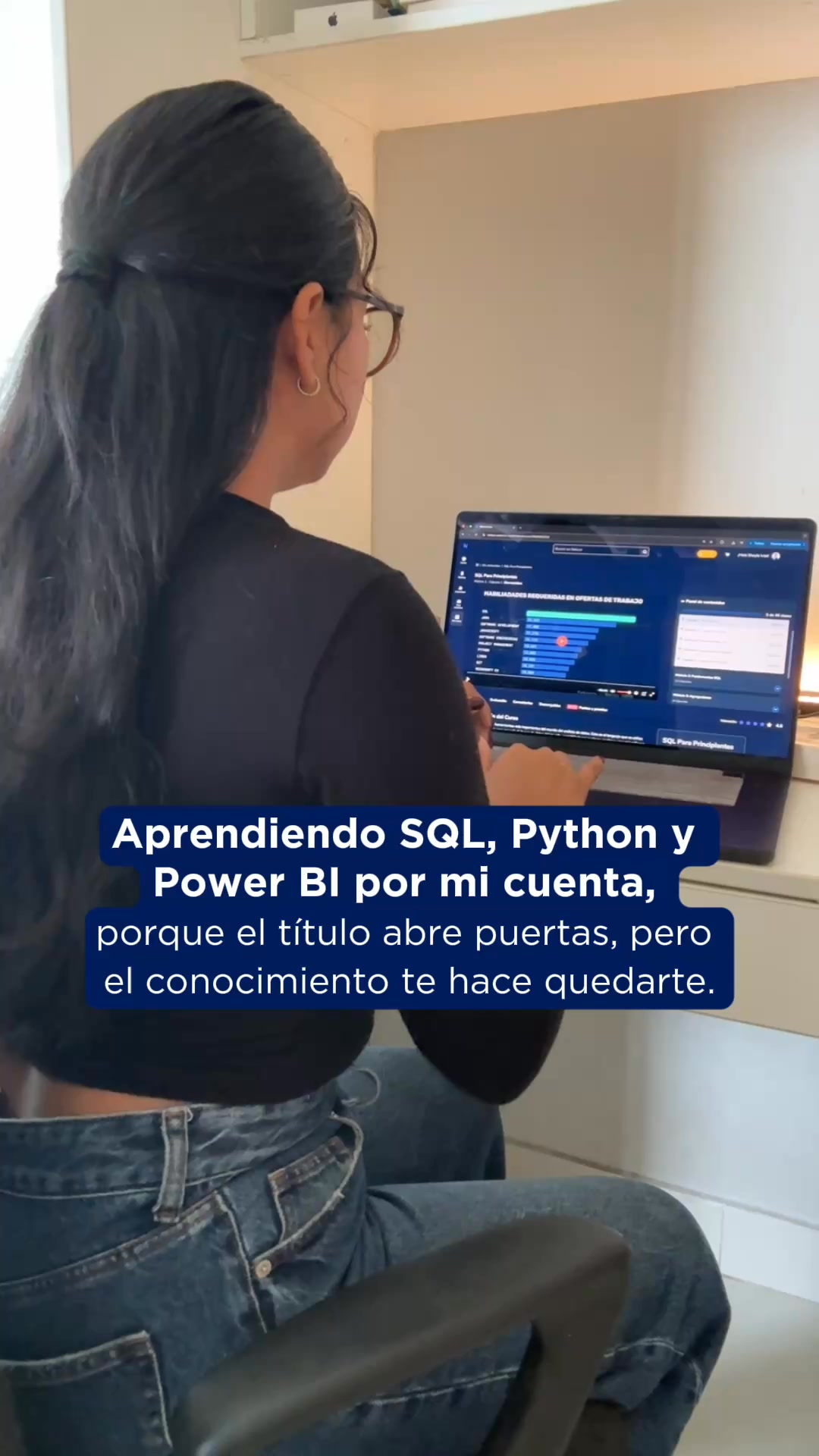 Netzun Facebook ad: Certifícate en Data Analytics