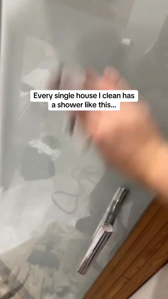 AthVora Store Facebook ad: Say Goodbye to Scrubbing, Steam Away Dirt Instantly.