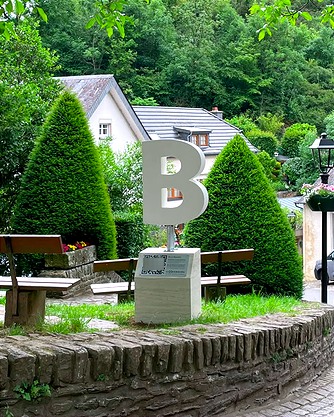 LuXembourg - Let's Make It Happen Facebook ad: Ｂ as in Ｂeautiful.