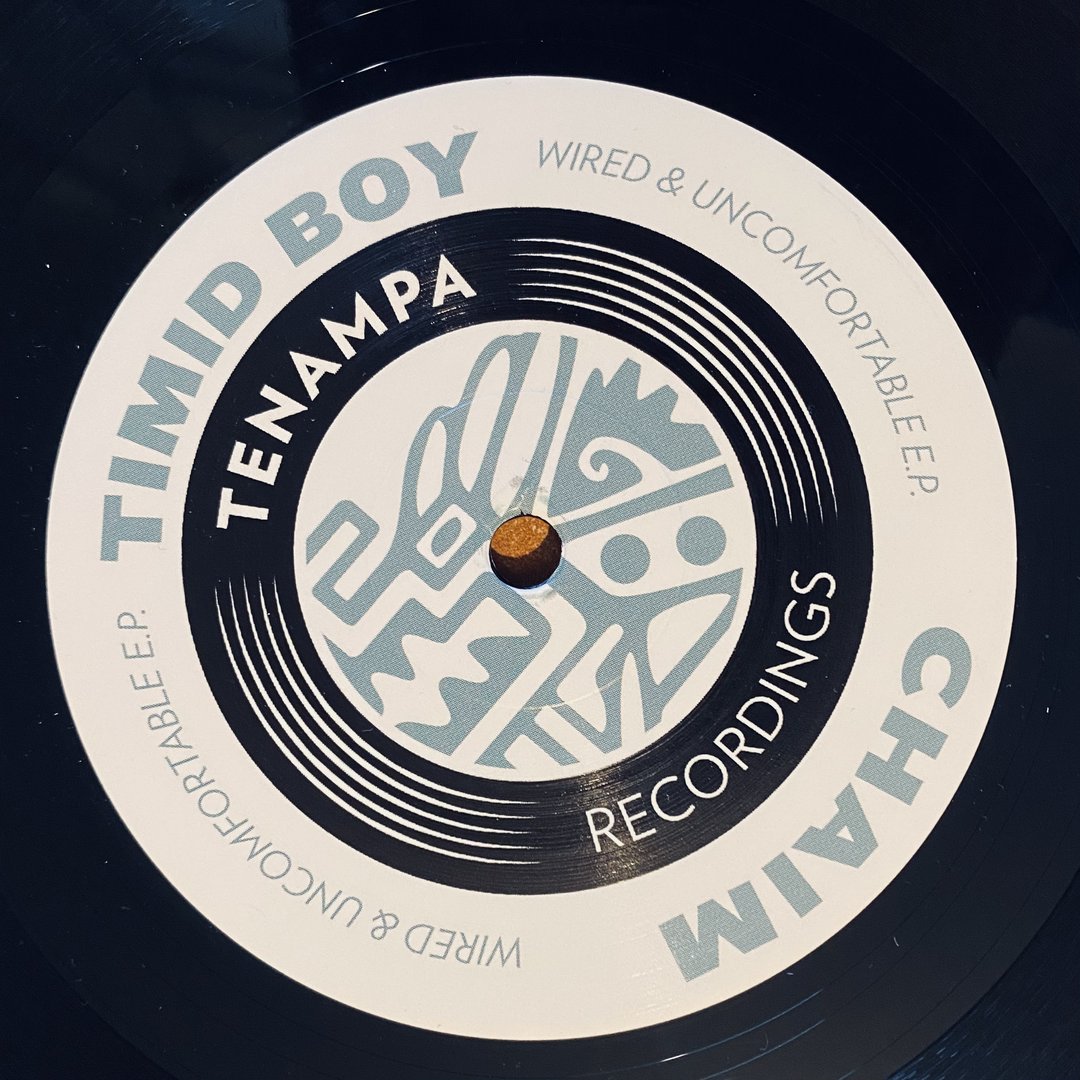 Tenampa Recordings Facebook ad: Compra vinilos de música electrónica a precios insuperables.