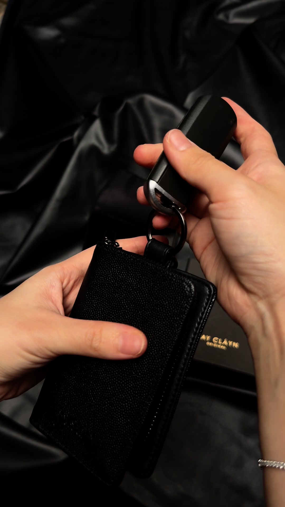 Ray Cláyn Facebook ad: Ray Cláyn punya leather goods yang bikin lo…