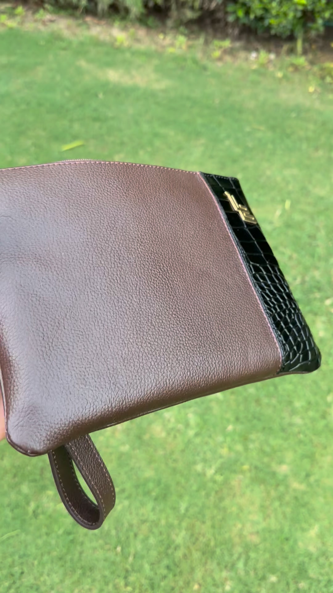 LeatherLush.com Facebook ad: ๐ฌ๐ผ๐๐ฟ ๐น๐ผ๐ผ๐ธ ๐๐ฎ๐๐ ๐ฎ ๐น๐ผ๐. ๐ ๐ฎ๐ธ๐ฒ ๐๐๐ฟ๐ฒโฆ