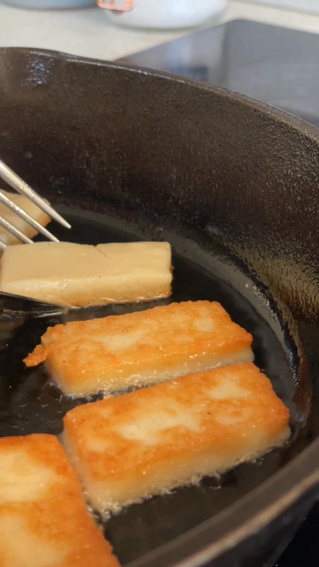 Kinda Co. Facebook ad: Miss halloumi? Meet Mozzalloumi.