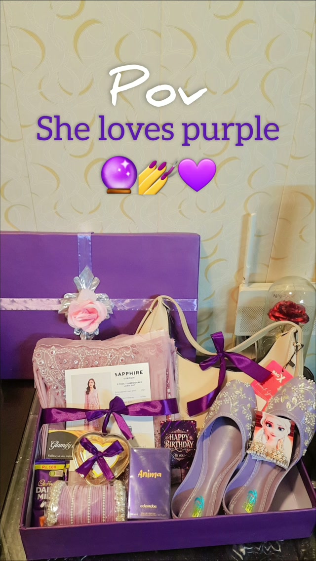 glamifycoo Facebook ad: Customized gift package