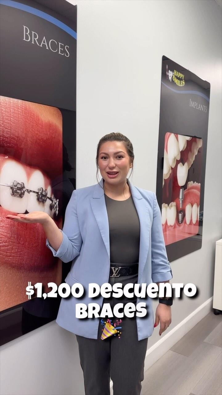 Happy Smiles Facebook ad: ¿Estás buscando corregir la alineación de tus dientes?