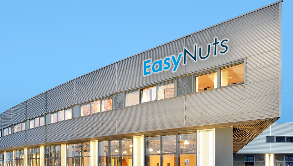 Easynuts Facebook ad: English customer service + Green energy: