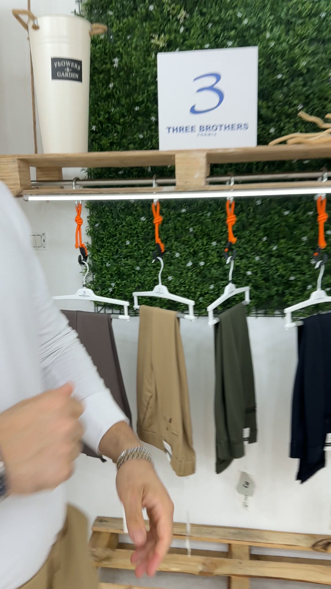 Three Brothers Formia Facebook ad: 2 PANTALONI A 60€ FINO ALLA TAGLIA 60