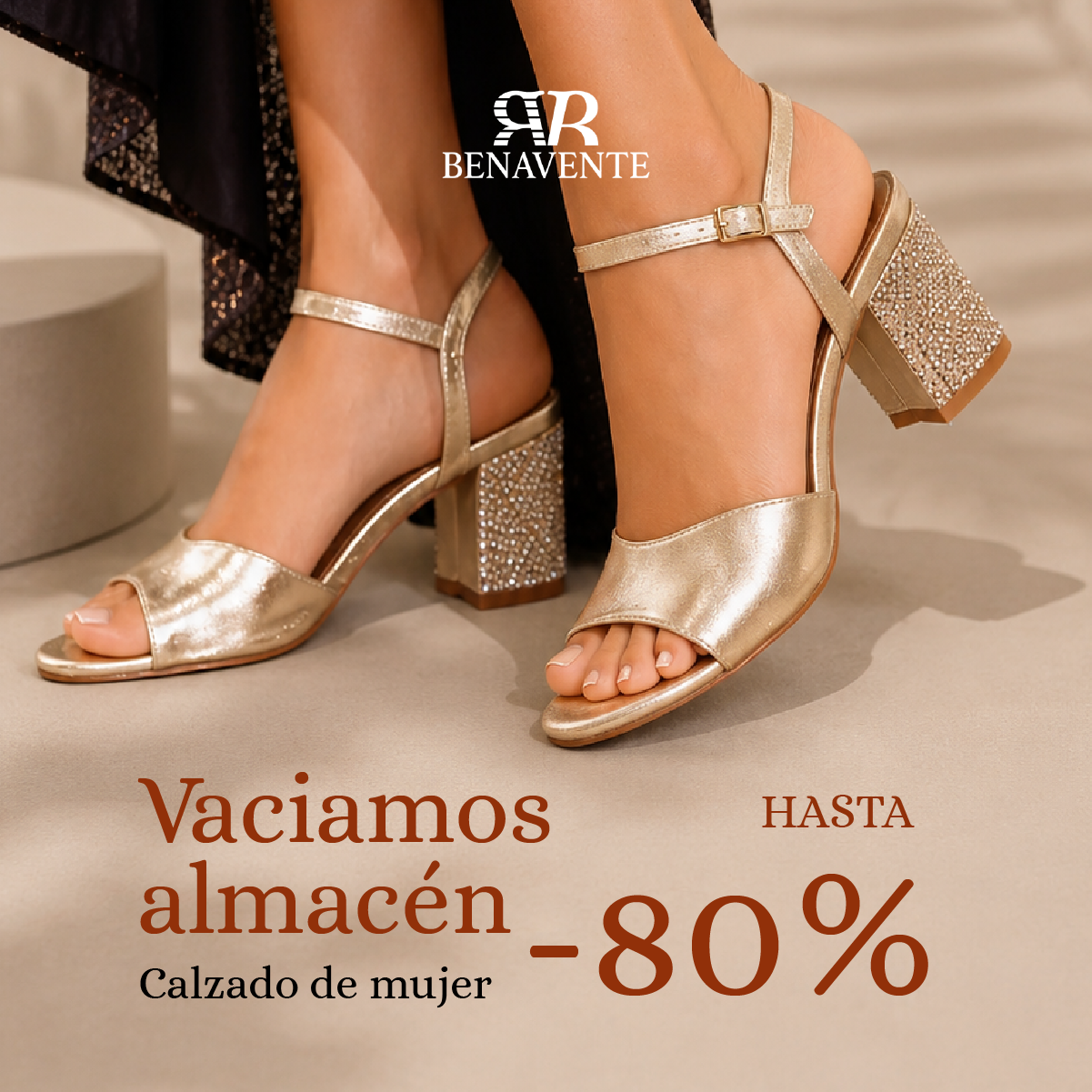 Calzados Benavente Facebook ad: Vaciamos almacén: hasta -80%