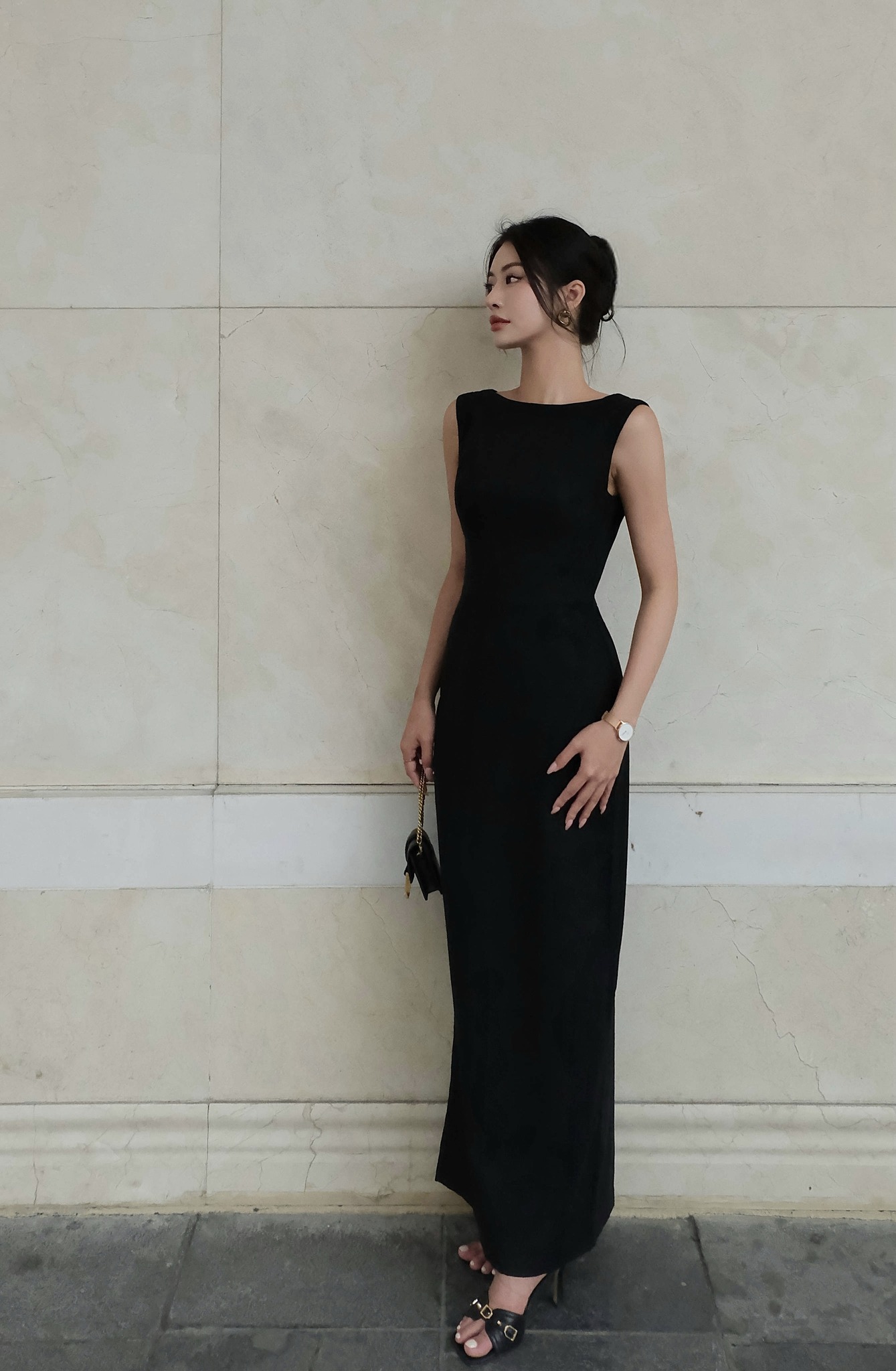 H'JYN Facebook ad: Layla Dress, Khi sự tối giản chạm đến…