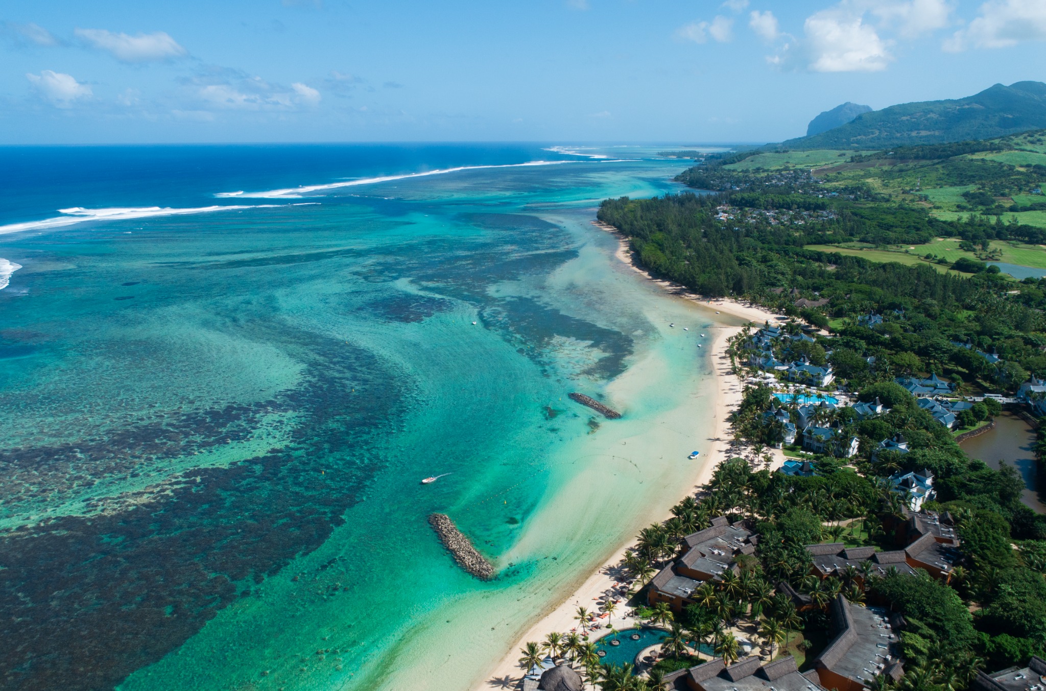 Heritage Resorts & Golf Facebook ad: ๐๐ถ๐๐ฐ๐ผ๐๐ฒ๐ฟ ๐๐ต๐ฒ ๐ฝ๐ฒ๐ฟ๐ณ๐ฒ๐ฐ๐ ๐ฒ๐๐ฐ๐ฎ๐ฝ๐ฒ ๐ฎ๐โฆ
