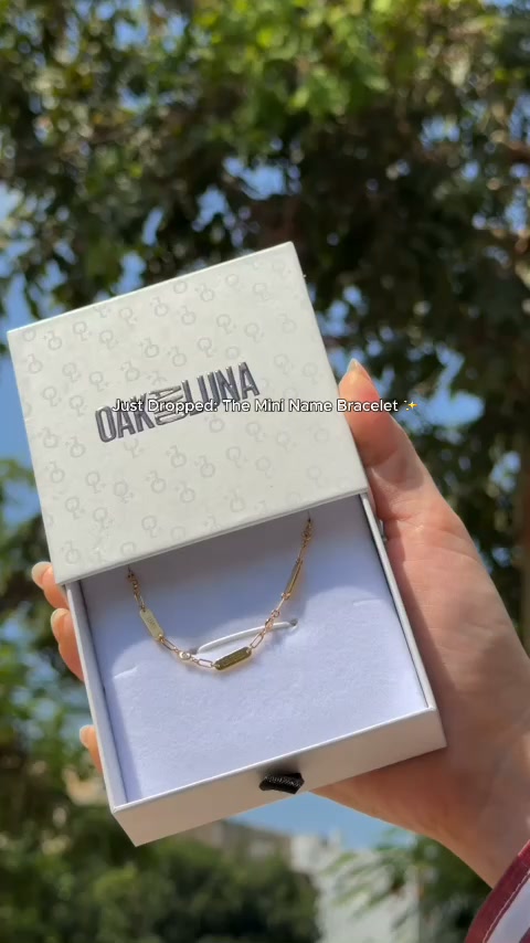 Oak and Luna Facebook ad: Up To 4 Custom Names.