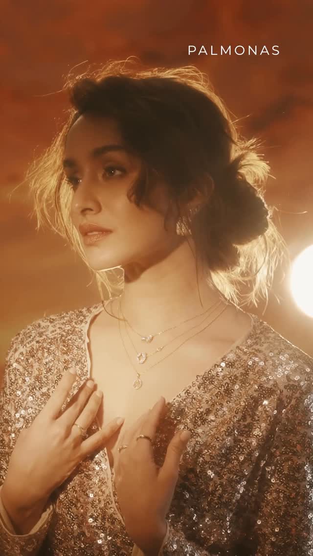 Palmonas Facebook ad: @shraddhakapoor secret to everyday elegance