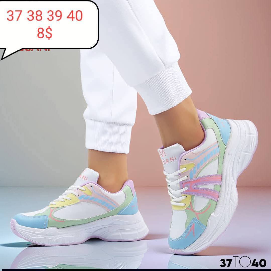 Noah Shoes Facebook ad: للطلب والاستفسار واتساب فقط 76 869 461