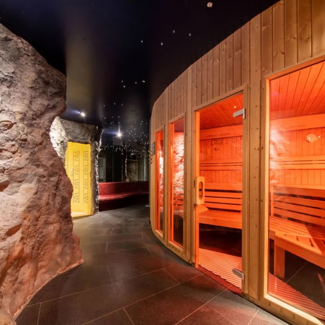 Excellence Spa Facebook ad: SPA Cinq Mondes à Clervaux avec piscine, bain…