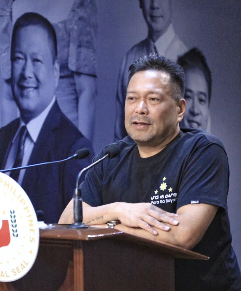 JV Ejercito Facebook ad: Ang ganda mo Pilipinas!