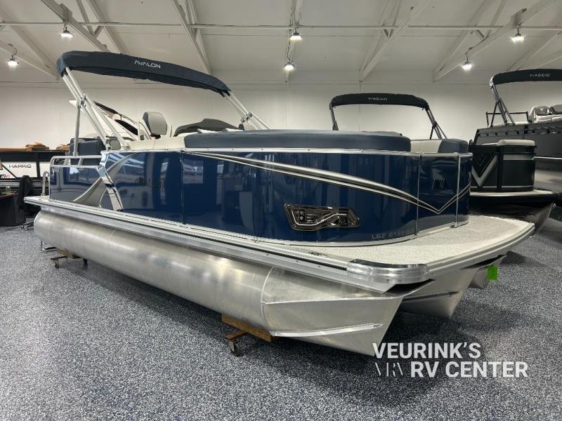 Matt Veurink Facebook ad: 2025 Avalon LSZ 2185QLS