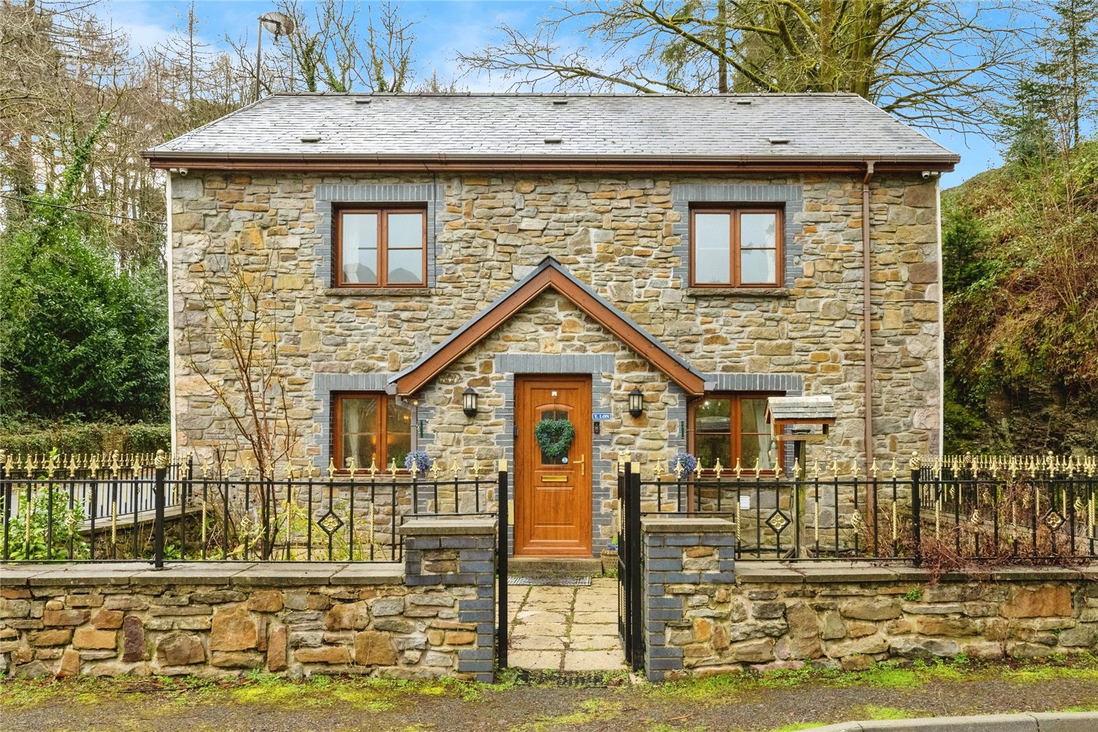 John Francis Pontardawe Facebook ad: **Outskirts Of The Brecon Beacons** Recently Upgraded Jan…
