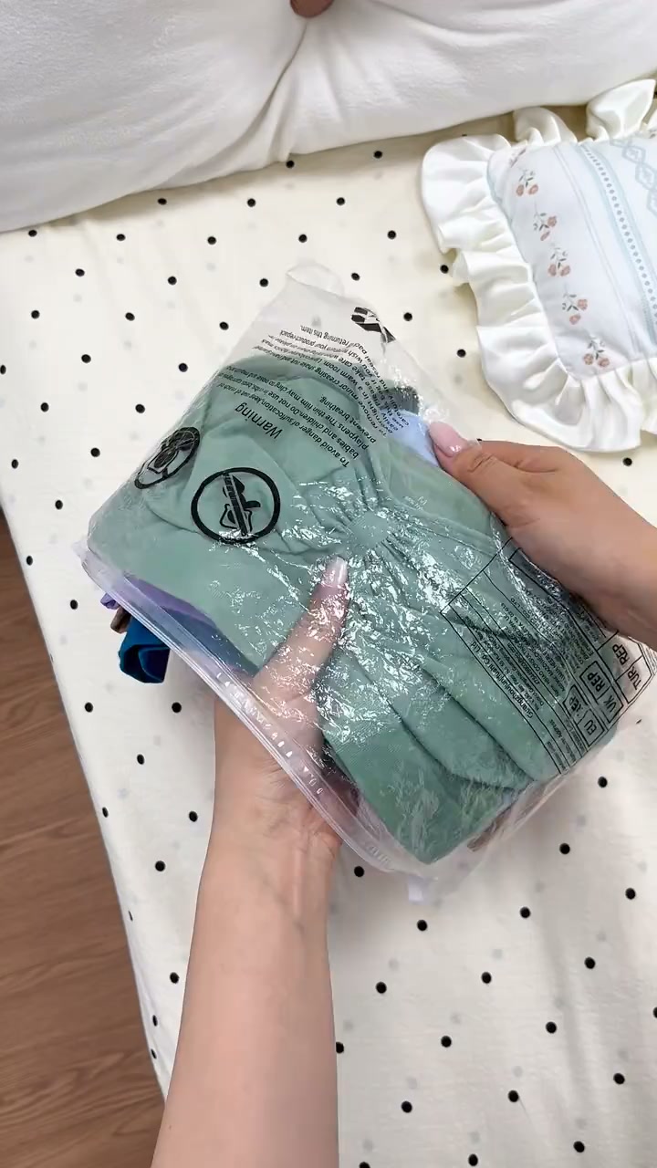 Feelingirl Facebook ad: ​​ SALE ENDS SOON!