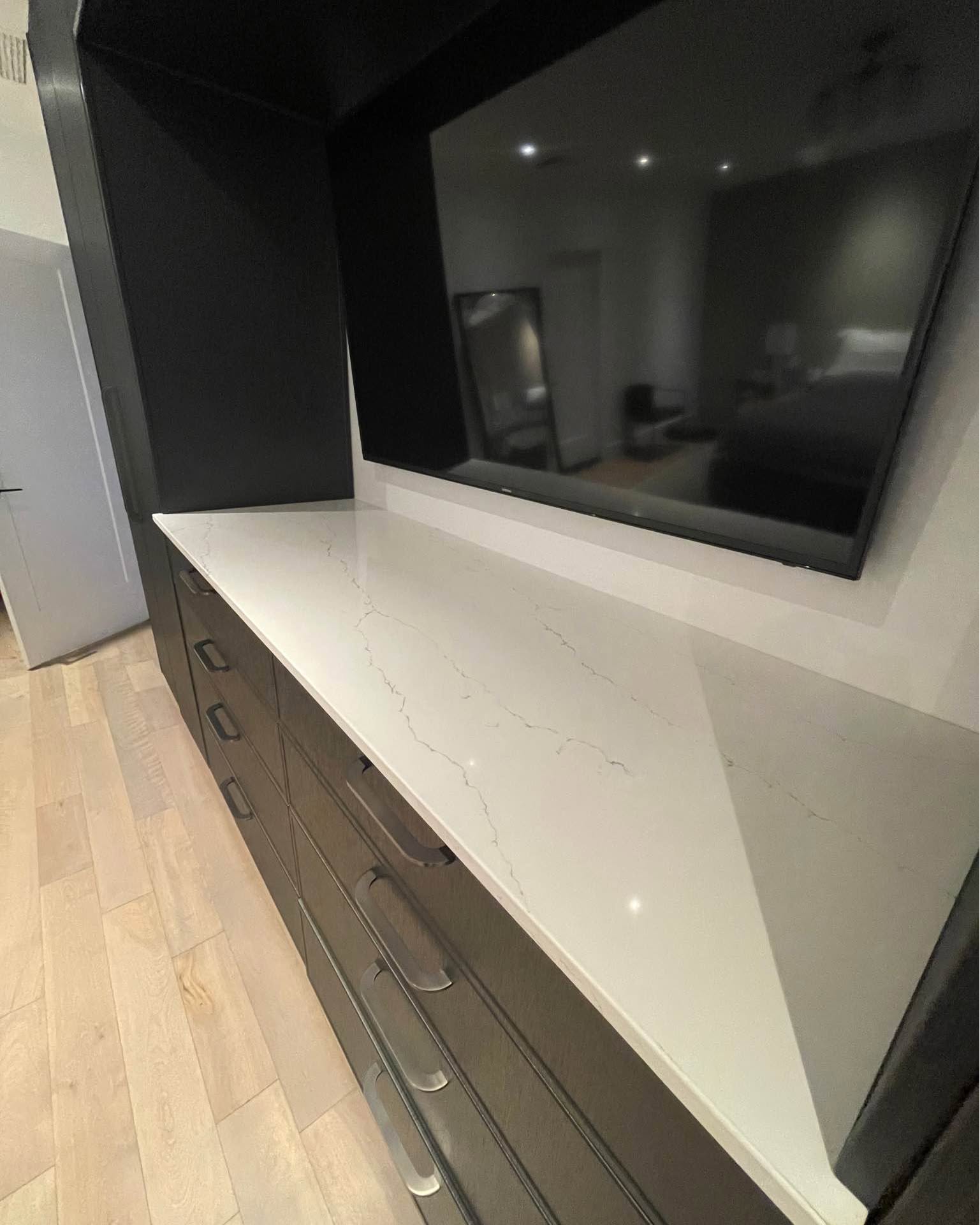Benjamin Chokron Facebook ad: PROMO! DIY Quartz Countertops, Easy Install! / Comptoir…