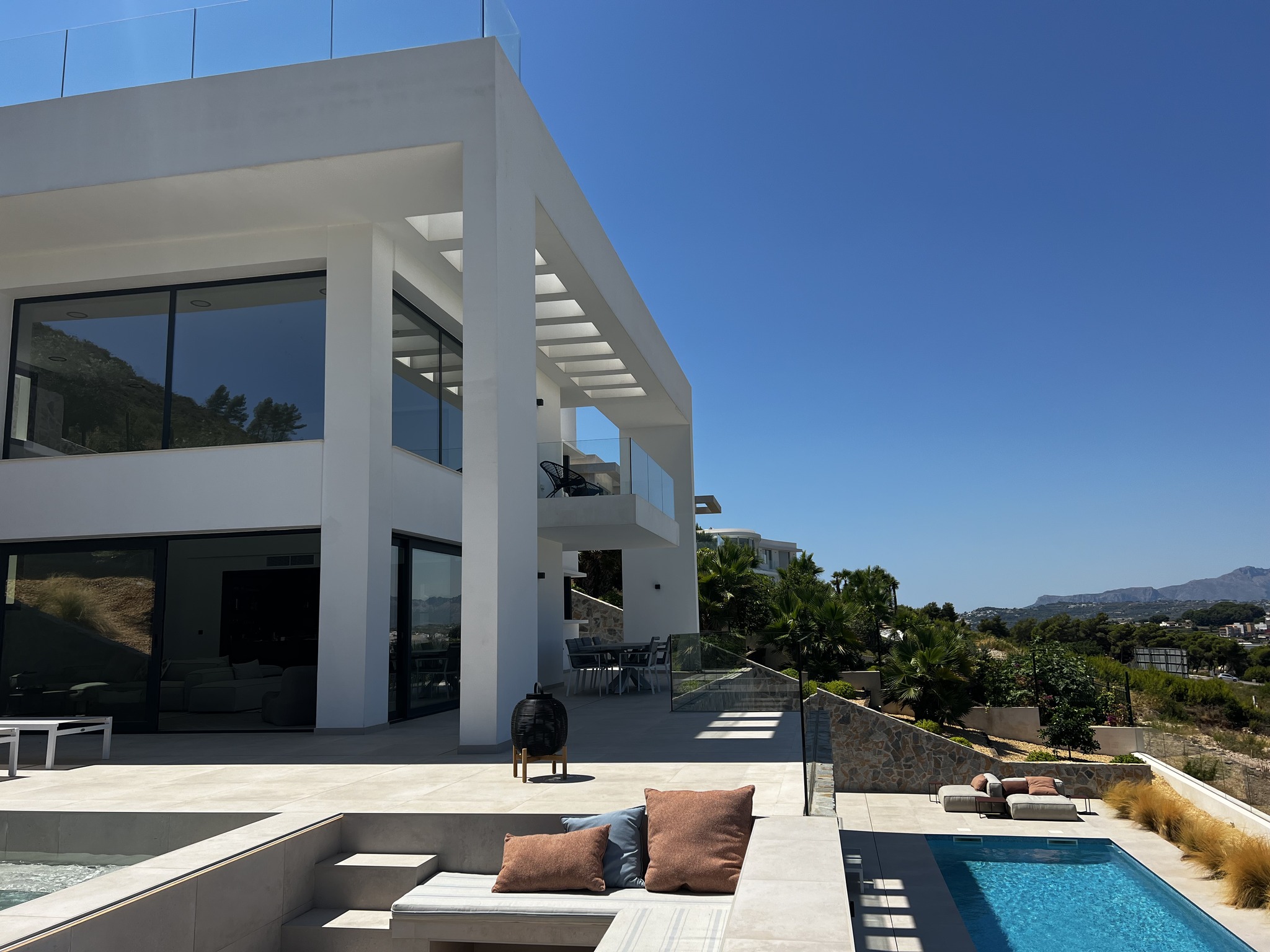 Design Villa Summa Cum Suis Javea/Xabía Facebook ad: Met de hele familie op vakantie in onze…