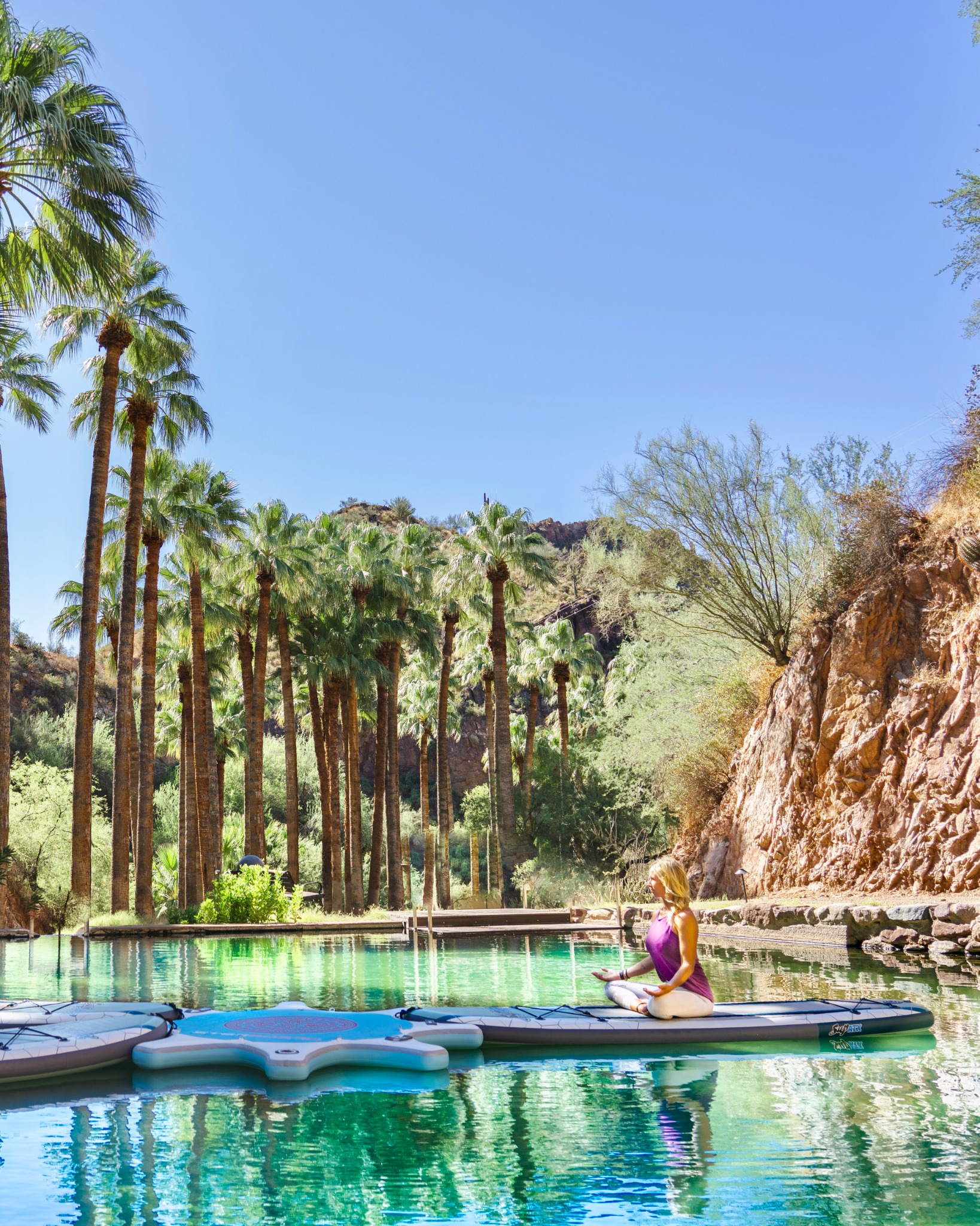 Experience Scottsdale Facebook ad: Encuentra algo diferente entre la ciudad y el…