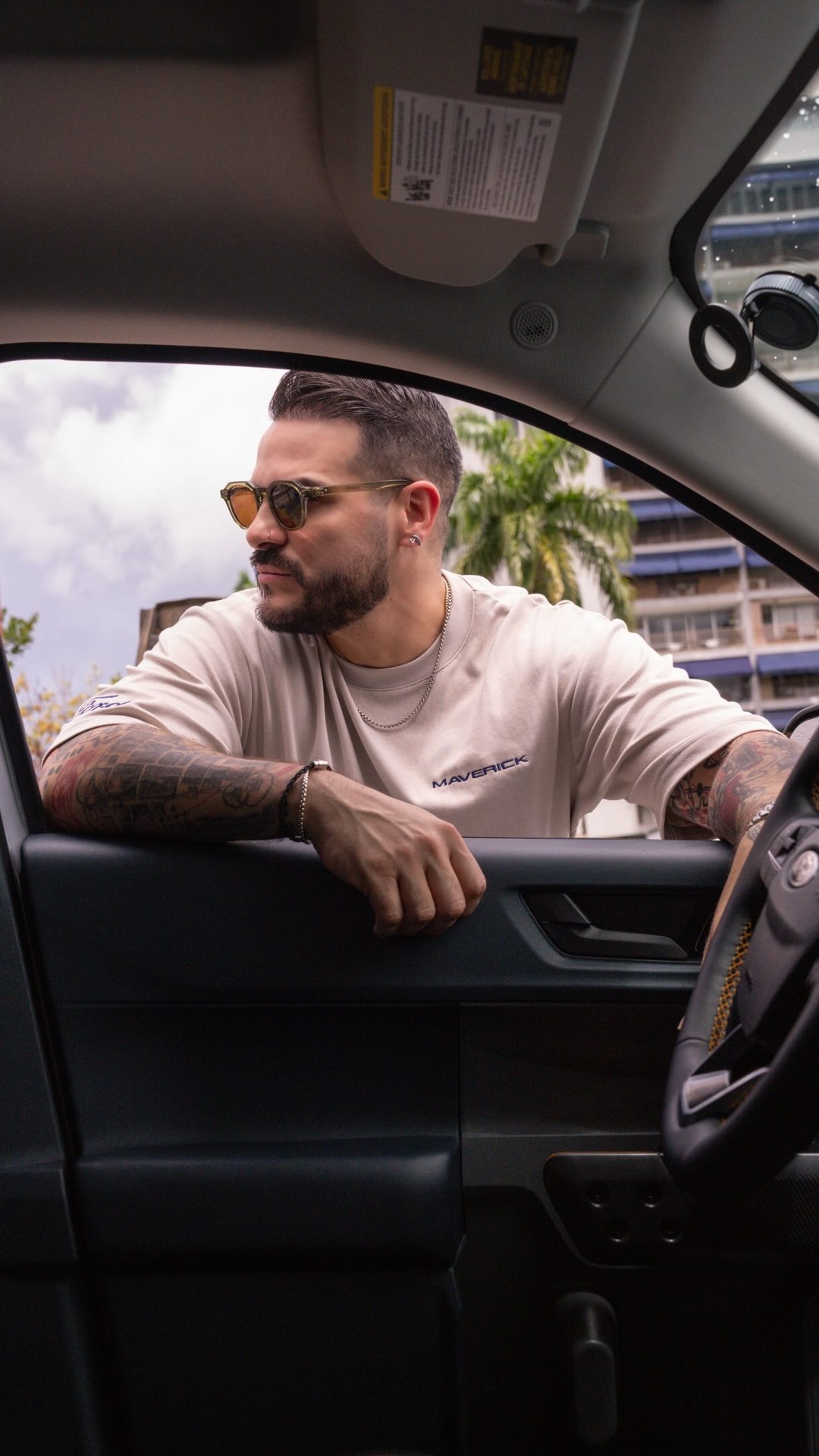 Victor Santiago Facebook ad: Que muchos features tiene La Maverick… Desde su…