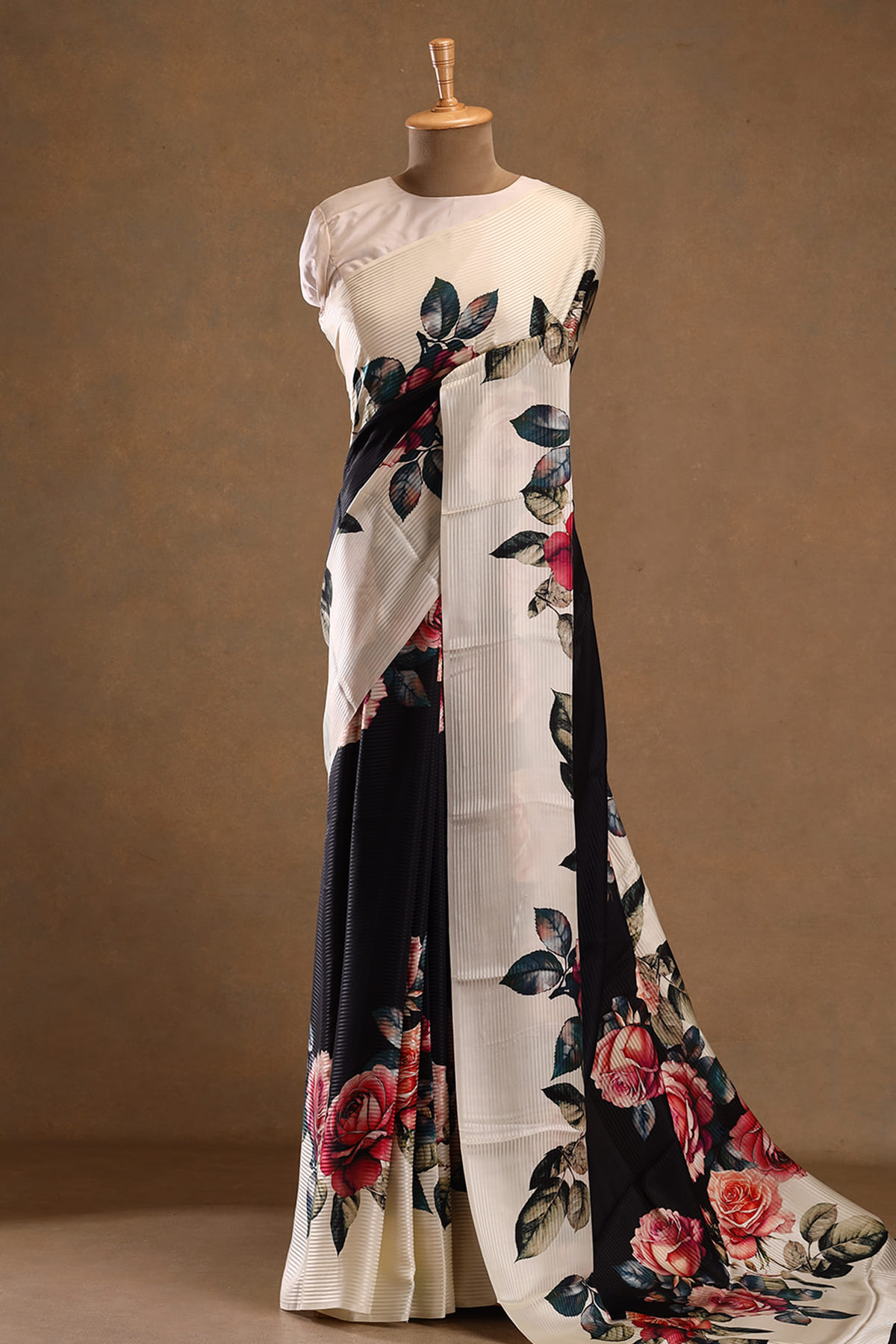 Samyakk Facebook ad: Traditional & Latest Designer Sarees