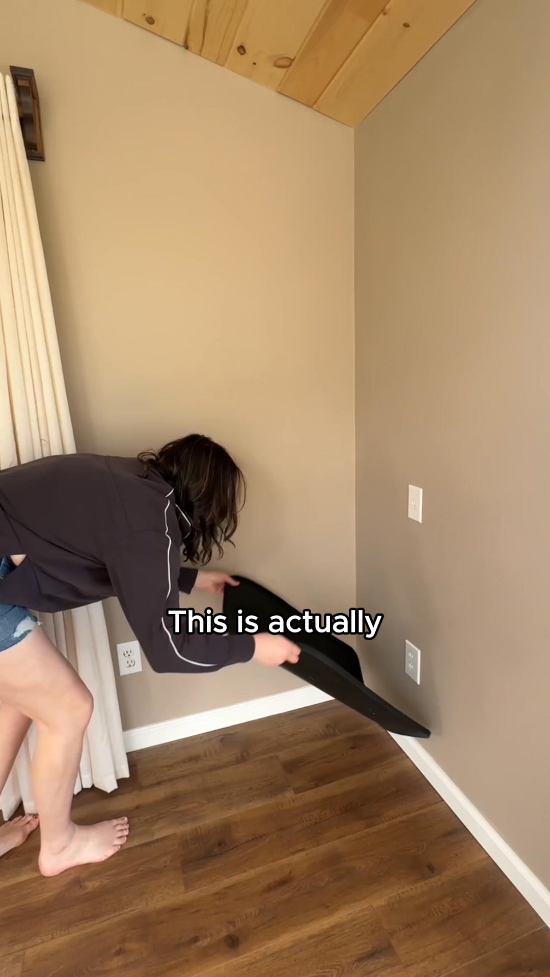 Houndsy Facebook ad: Portion-Controlled Feeder with 400+ 5-Star Reviews