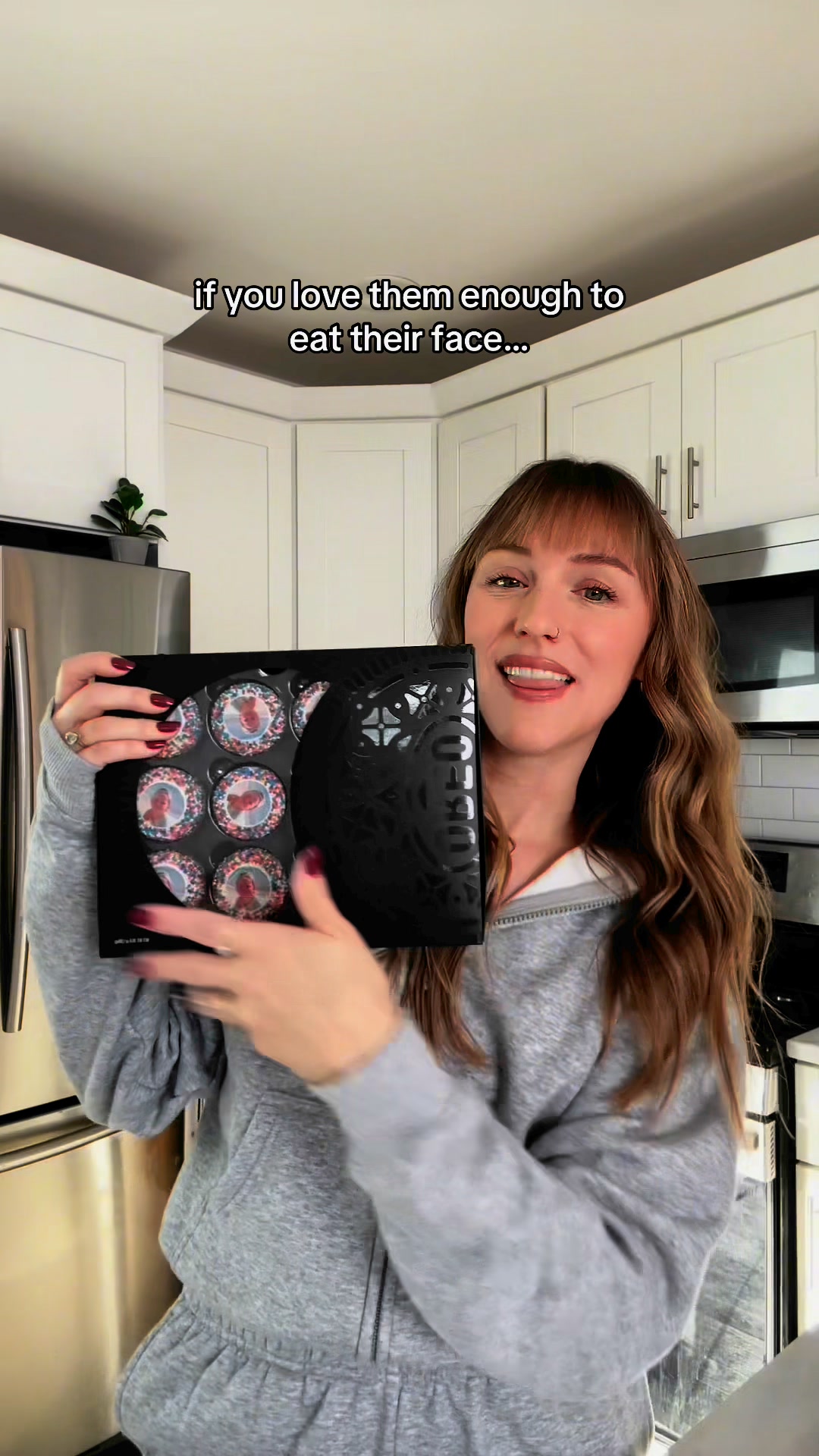 OREO Facebook ad: CUSTOMIZE YOUR OREO COOKIES