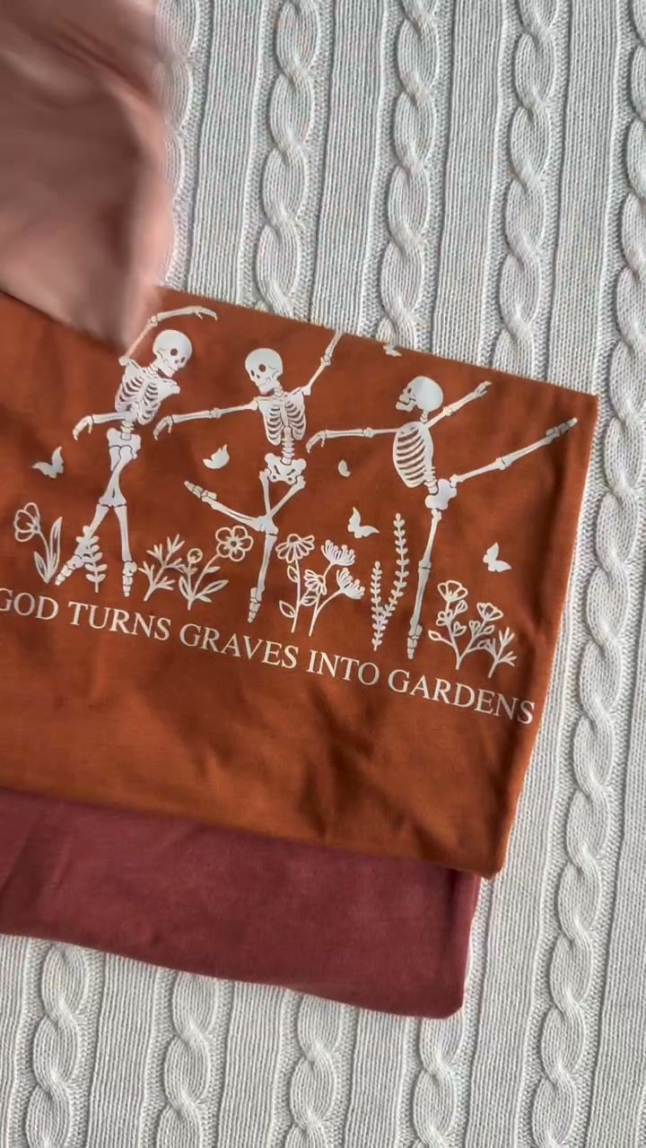 EllyandGrace Facebook ad: Upgrade Your Fall Outfit Rotation