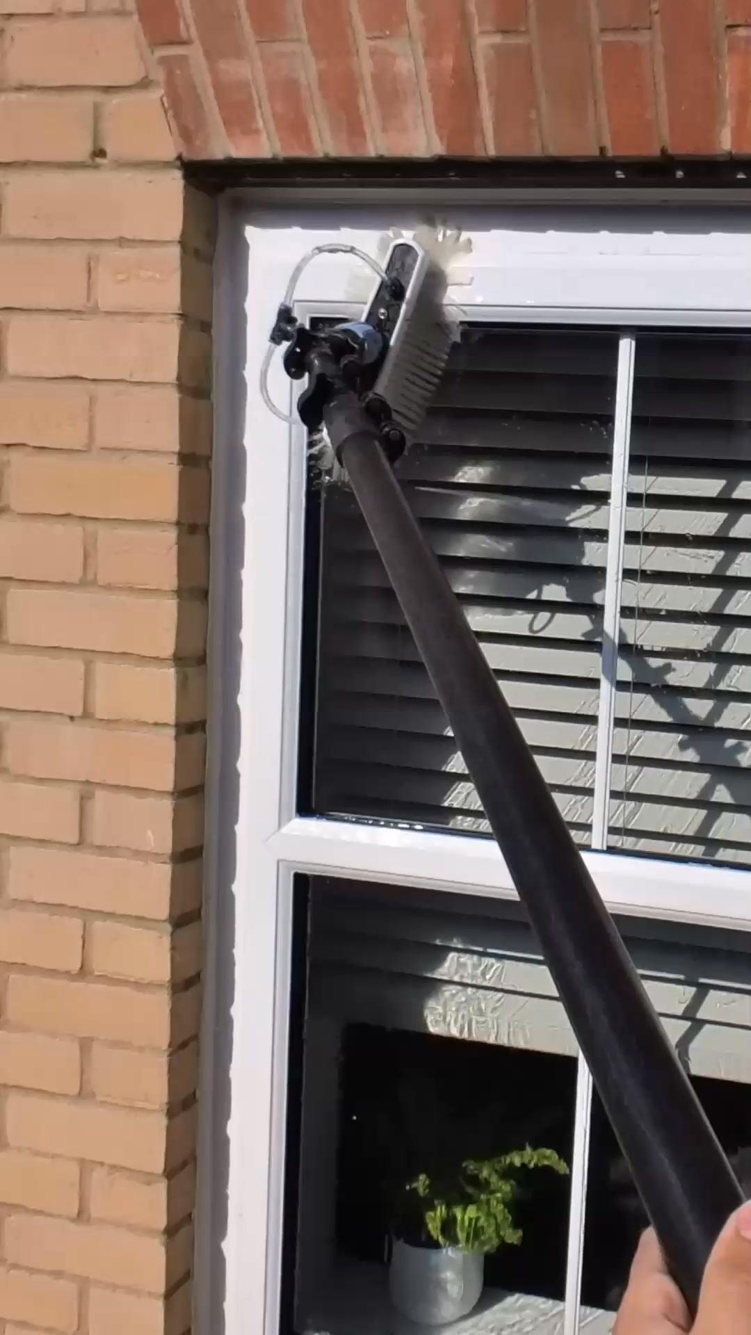 Potters Window Cleaning Facebook ad: Say goodbye to streaks and smudges!