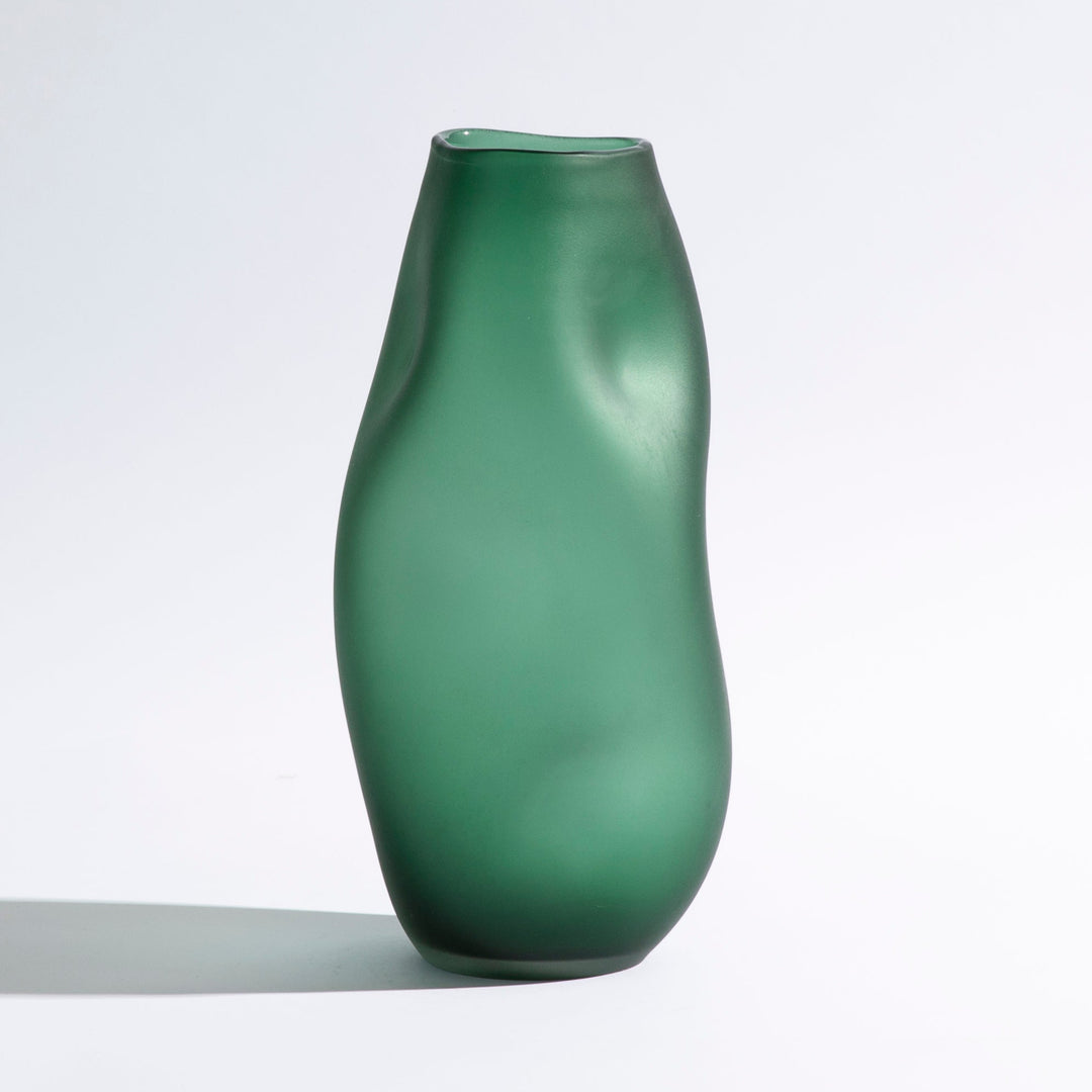 Gro Urban Oasis Facebook ad: Designer brands, thoughtfully curated.