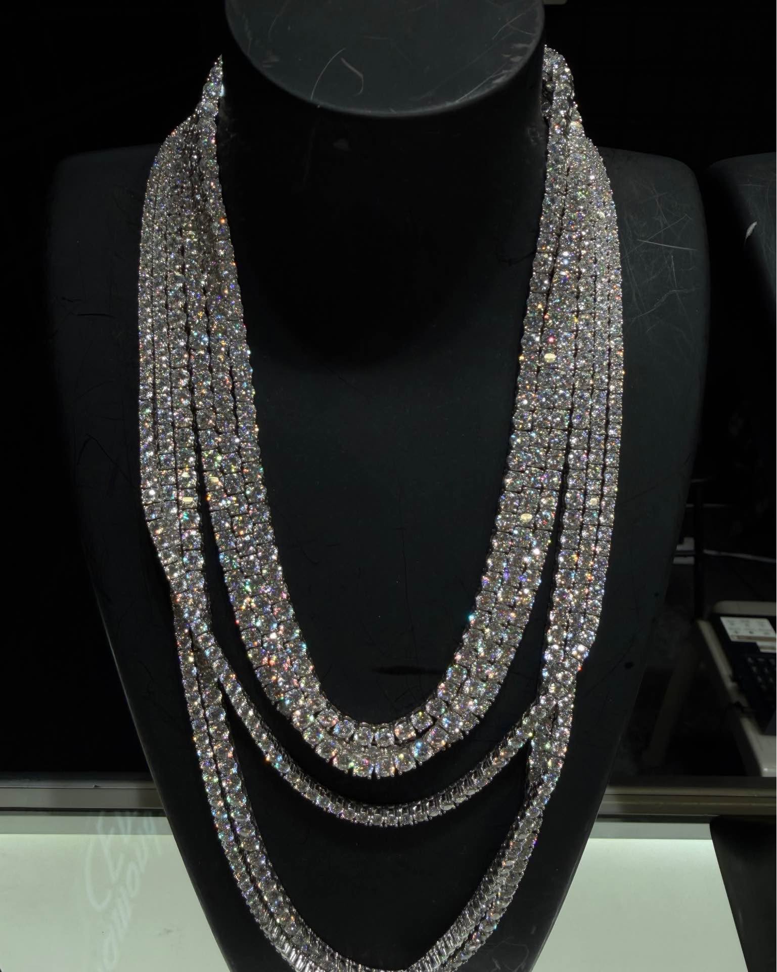 Rbvlt Jewellery Facebook ad: VVS MOISSANITE Jewellery