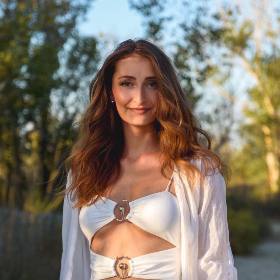 Sara Carré Facebook ad from Aug 27, 2025