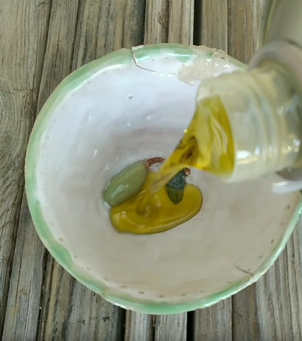 Holive Oil: Extra Virgin Olive Oil from Israel Facebook ad