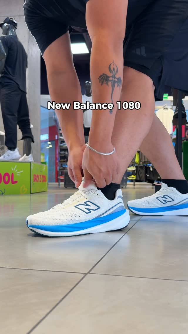 dportenis Facebook ad: Tu próximo PR empieza con los tenis correctos.