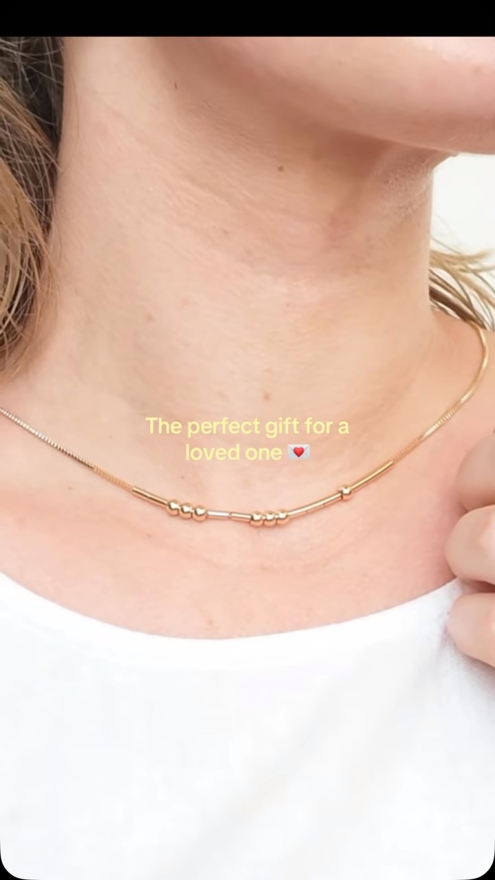 mia.baia Facebook ad: The most perfect feminine gift just in time…
