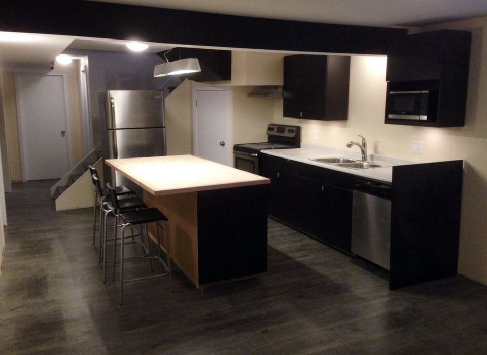 Calvary DeJong Facebook ad: 3 beds 1 bath Flat