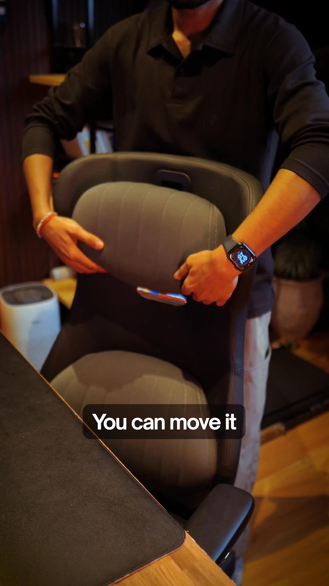 Frido Facebook ad: Frido ErgoLuxe Executive Chair