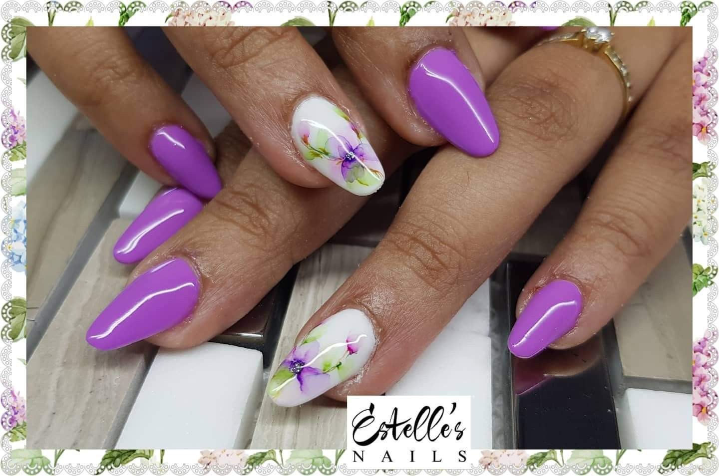 Estelle's Nails Facebook ad: Nail Artiste & Lash designers
