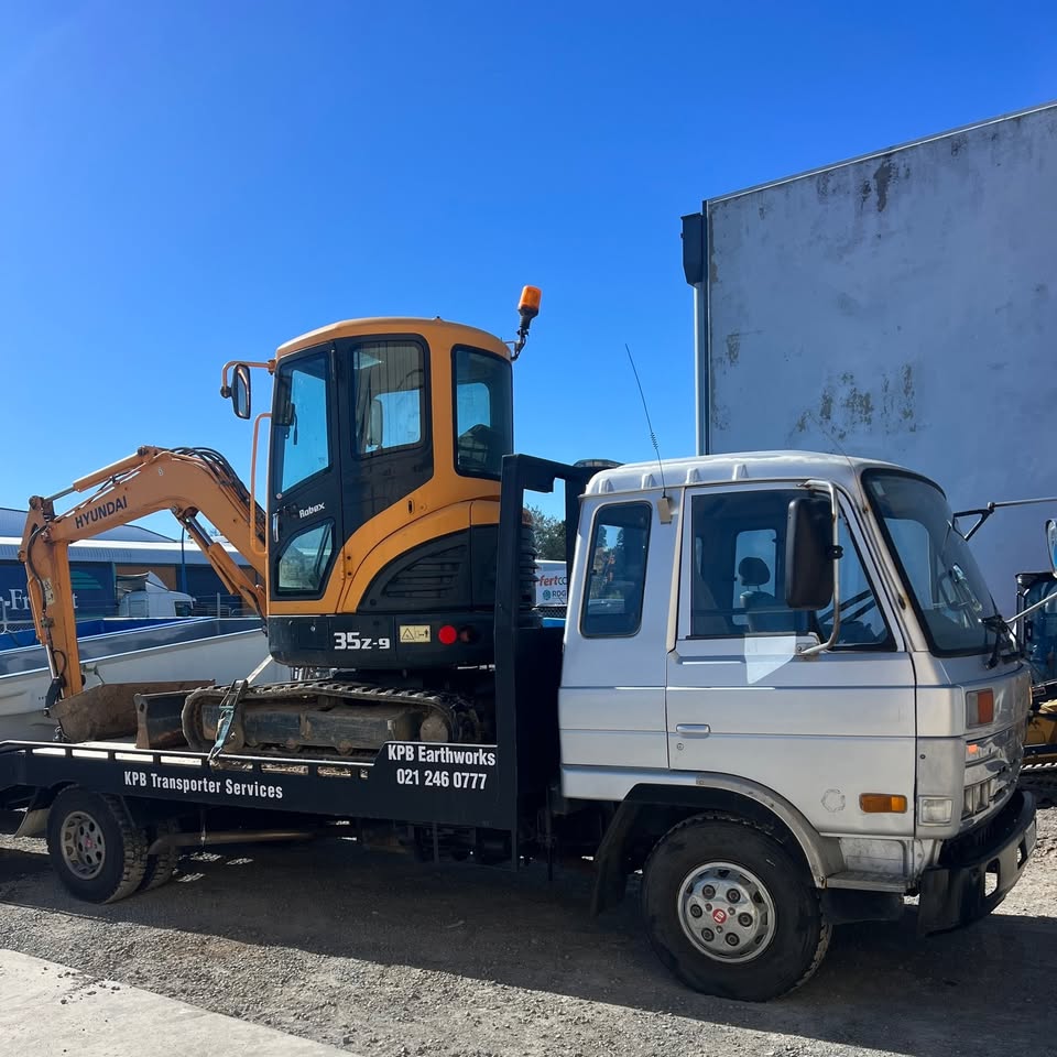 Peter Cloke Facebook ad: 1991 Nissan condor