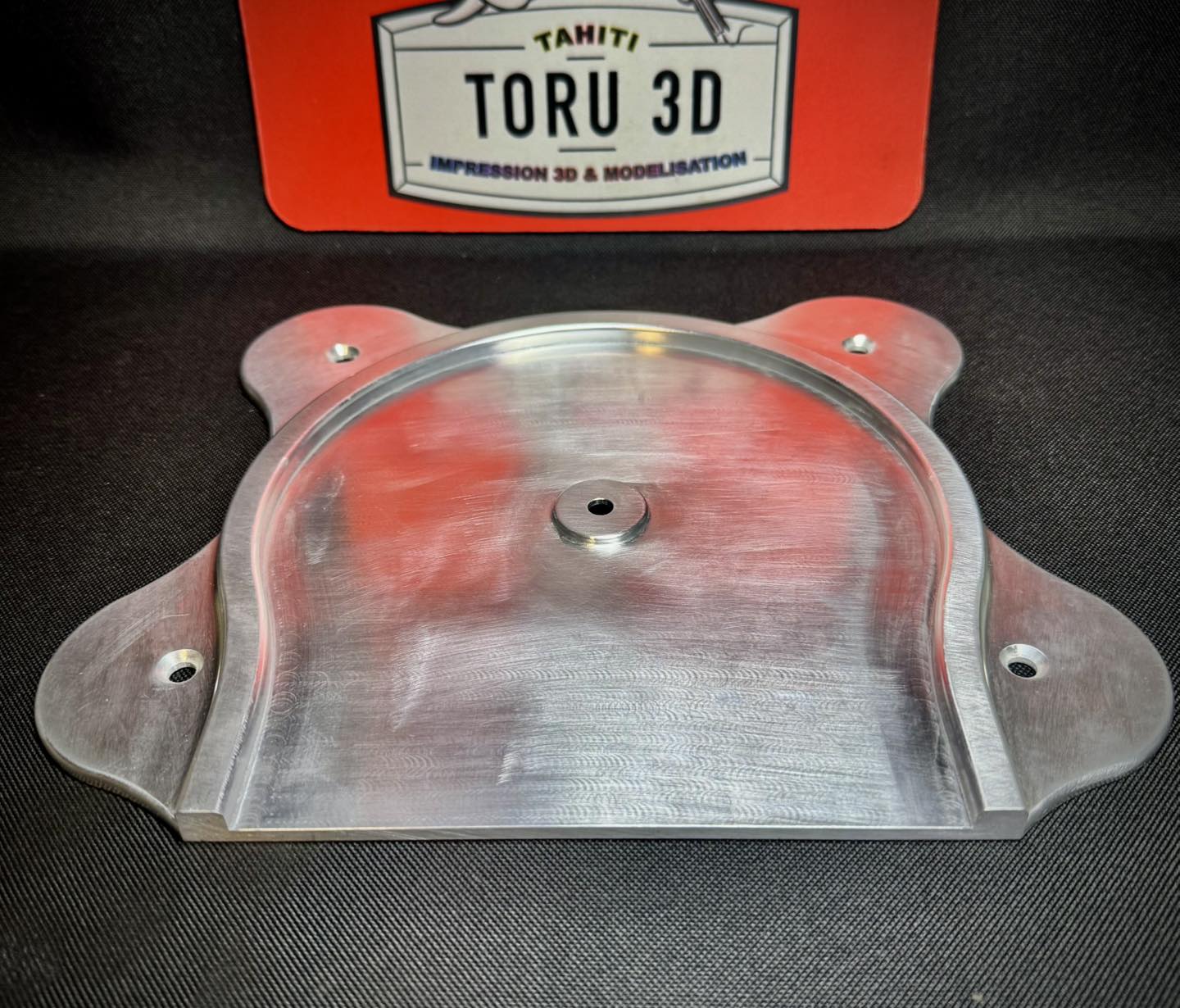 Toru 3D - Impression 3D à Tahiti Facebook ad: Support de plafonnier, Caméra orientable